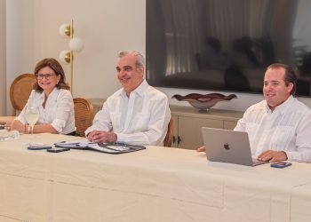 Abinader impulsa RD$9,000 millones para acueducto y evalúa RD$1,700 millones en hospitales de Santiago