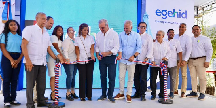 Abinader inaugura carretera de RD$844.6 millones que conecta El Rubio con Los Corocitos
