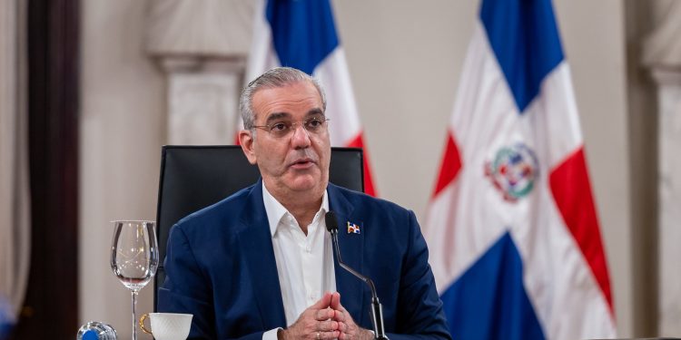 Abinader lanza advertencia a delincuentes: “Es cuestión de tiempo que los vamos a capturar”