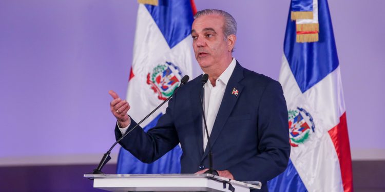 Abinader lanza advertencia tras tiroteo en Boca Chica: “La Policía va a dar con ellos”