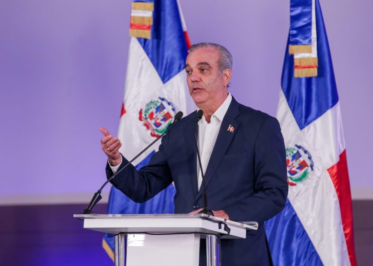 Abinader lanza advertencia tras tiroteo en Boca Chica: “La Policía va a dar con ellos”
