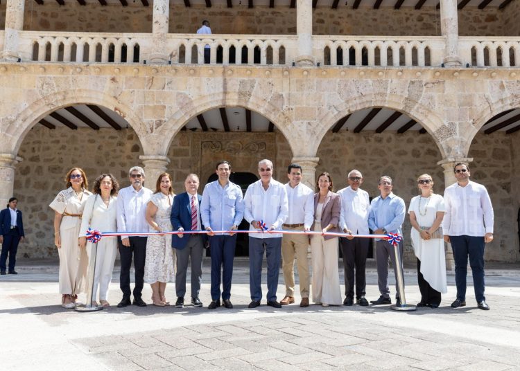 Abinader reabre Alcázar de Colón tras inversión de RD$100 millones y activa ruta eléctrica