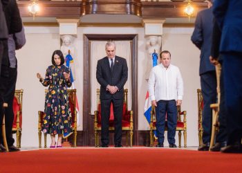 Abinader reúne a líderes religiosos y llama a una jornada nacional de oración por el país