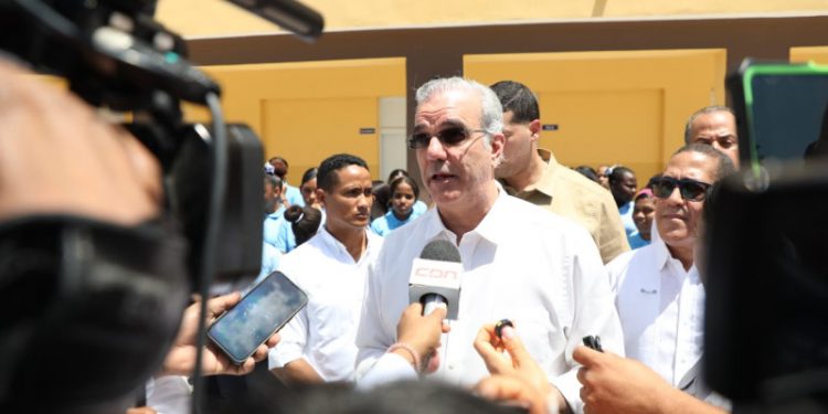 Abinader sobre SeNaSa: “El que cometa corrupción va a la cárcel”