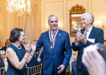 Americas Society entrega a Abinader su máximo honor por liderazgo y defensa democrática