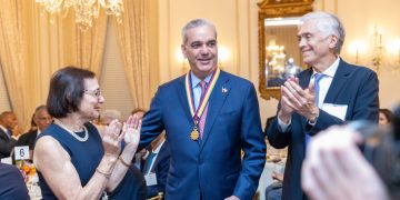 Americas Society entrega a Abinader su máximo honor por liderazgo y defensa democrática