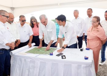 Abinader supervisa obras clave en Santiago: alcantarillado de Licey y ampliación del Aeropuerto del Cibao