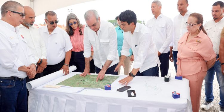 Abinader supervisa obras clave en Santiago: alcantarillado de Licey y ampliación del Aeropuerto del Cibao
