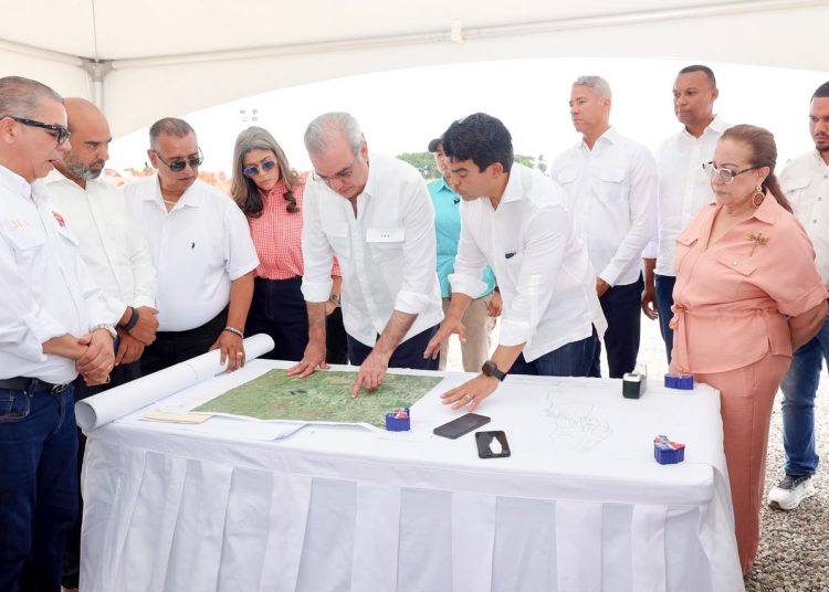 Abinader supervisa obras clave en Santiago: alcantarillado de Licey y ampliación del Aeropuerto del Cibao