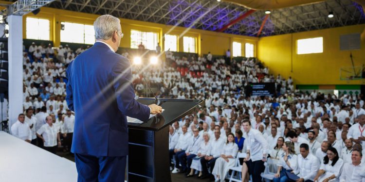 Abinader toma las riendas del PRM y promete garantizar una competencia interna equilibrada hacia 2028