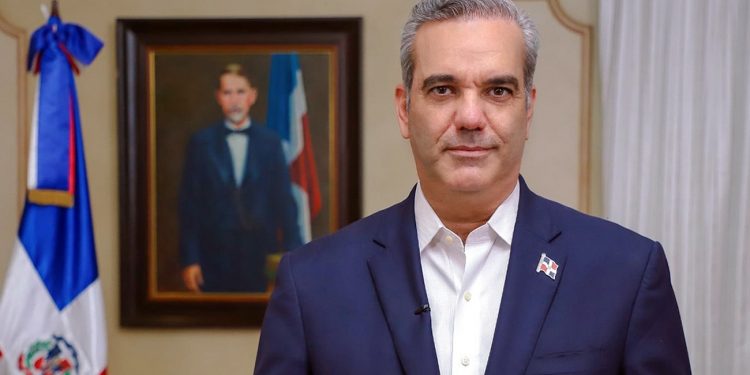 Abinader traslada por tres días su residencia oficial a Santiago mediante decreto