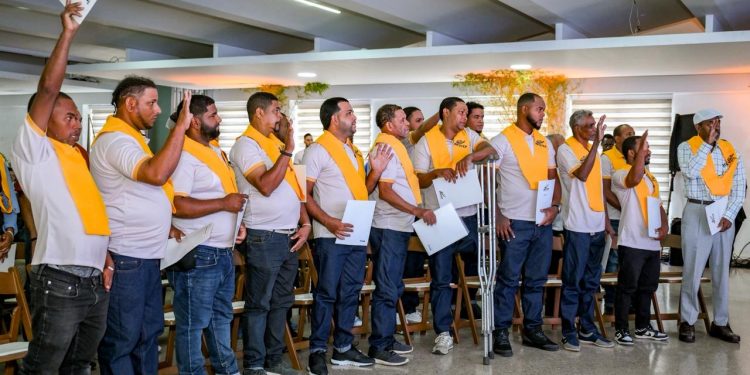 Alcaldía de Santiago e INFOTEP profesionalizan a cocheros para preservar tradición centenaria