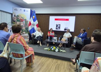 Aralís Rodríguez, León Octavio y Avelino Stanley impulsan ventas y atención en la Feria del Libro