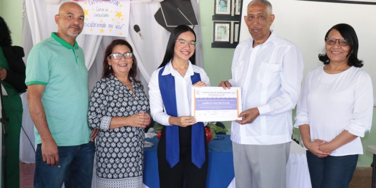 CIDEL gradúa jóvenes locutores en Baitoa y anuncia ampliación de espacios de formación