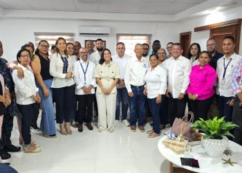 EDENORTE acuerda con autoridades de Montecristi atender fallas eléctricas y reforzar alumbrado