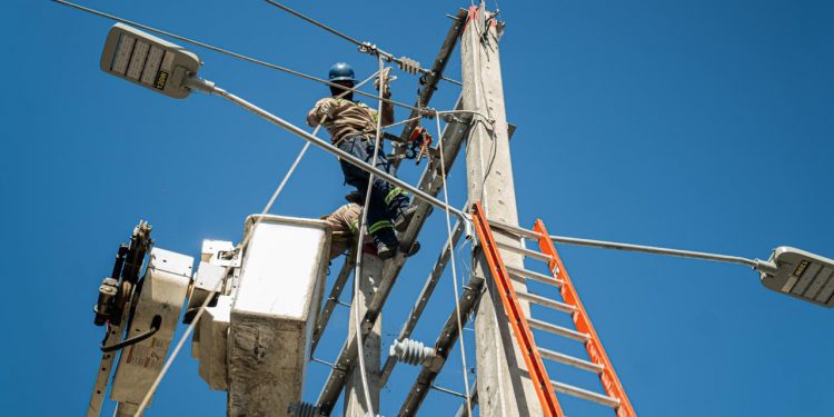 Edesur destina más de RD$281 millones para modernizar redes eléctricas en Pedernales
