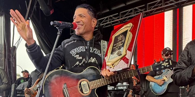 El Varón de la Bachata acelera su carrera internacional con gira y nuevo álbum de 13 canciones