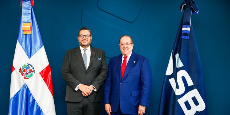Enmanuel Cedeño Brea asume la Superintendencia de Bancos por un período de dos años
