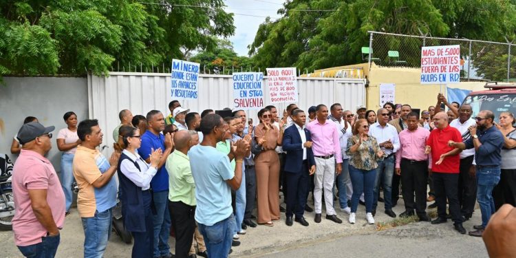 FP pide a Abinader declarar emergencia educativa en Santiago por crisis en escuelas