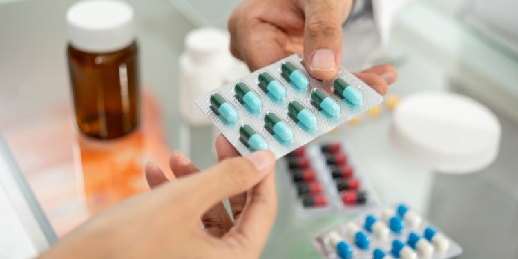 Farmacéuticas alertan que nueva política de compras podría afectar suministro en hospitales públicos