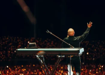 Ramón Orlando celebra 50 años de carrera con multitudinario concierto en el Estadio Olímpico