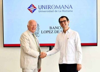 UNIROMANA y Banco López de Haro acuerdan becas y nuevo apoyo tecnológico por cinco años