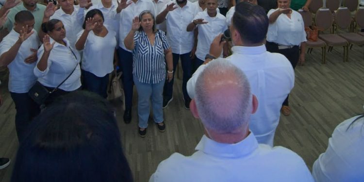 Leito Aguilera fortalece estructura de apoyo a David Collado en Santiago