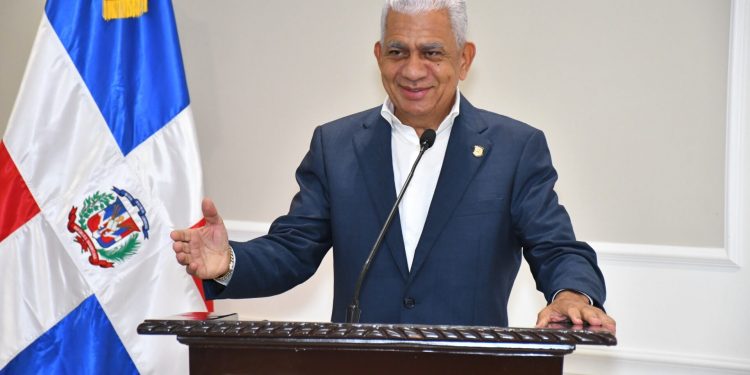 Ricardo de los Santos asumirá coordinación de campaña presidencial de Carolina Mejía