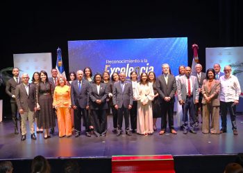Tribunal Constitucional distingue a 27 colaboradores por excelencia y vocación de servicio