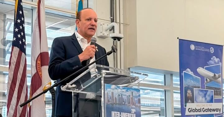 Ulises Rodríguez presenta en Miami a Santiago como destino para nuevas inversiones
