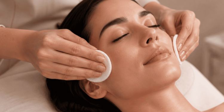 Limpieza facial: el hábito que transforma el cuidado de la piel