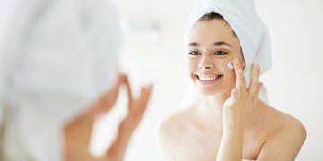 Cuidado de la piel: hábitos sencillos que ayudan a mantener un rostro saludable