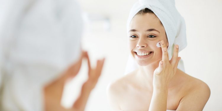 Cuidado de la piel: hábitos sencillos que ayudan a mantener un rostro saludable