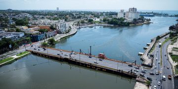 MOPC suspenderá temporalmente el tránsito por el puente flotante sobre el río Ozama