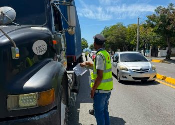 INTRANT intensifica fiscalización y retiene vehículos pesados por violaciones a normas de tránsito