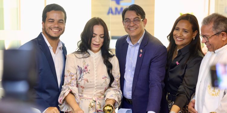 AMAD reabre sus puertas en Santiago con jornada sobre prevención del cáncer de mama