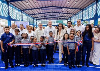 Abinader inaugura complejo educativo y deportivo de RD$924 millones impulsado por Pedro Martínez