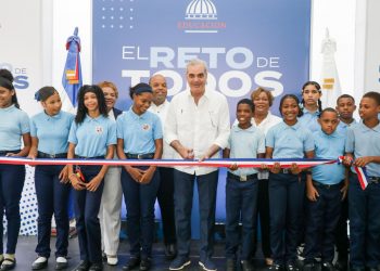 Abinader inaugura en Pedro Brand escuela para 960 estudiantes tras 12 años de espera