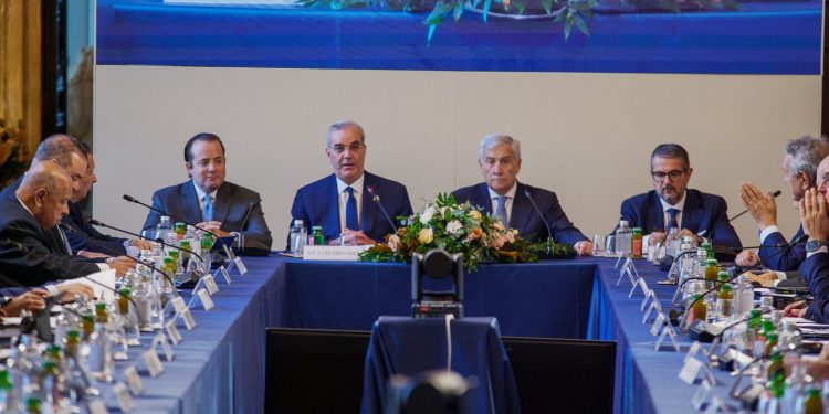 Abinader invita a empresarios italianos a invertir en RD y apuesta por alianzas en turismo, tecnología y manufactura