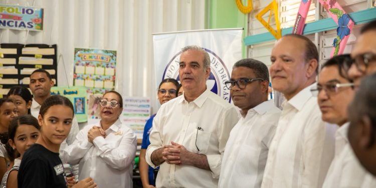 Abinader lleva servicios sociales a más de 6 mil personas y amplía ayudas a 9,400 hogares en Santiago
