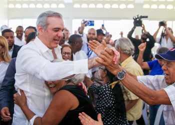 Abinader activa fin de semana de obras, viviendas y programas sociales en Santo Domingo y Santiago