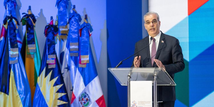 Abinader sacude debate en la CEPAL: pide más integración regional y que el crecimiento llegue a los bolsillos
