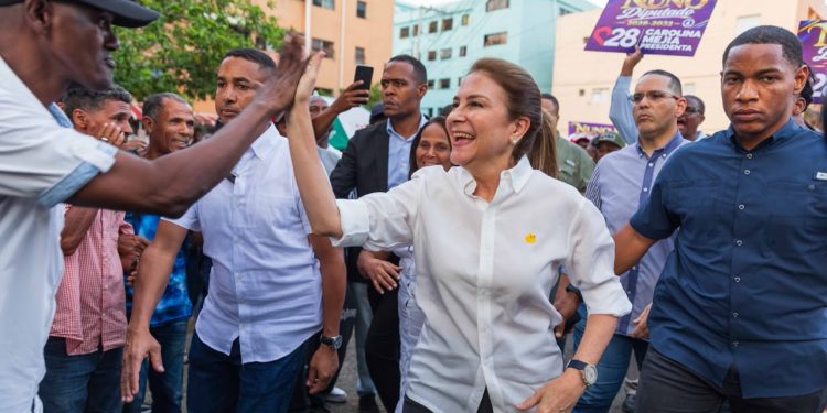 Carolina Mejía fortalece su estructura en la Circunscripción 3 con 26 comandos políticos