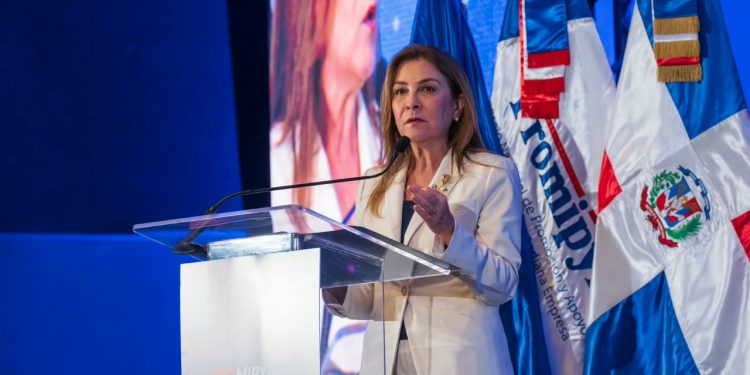 Carolina Mejía plantea convertir conectividad en productividad y reforzar apoyo a las mipymes