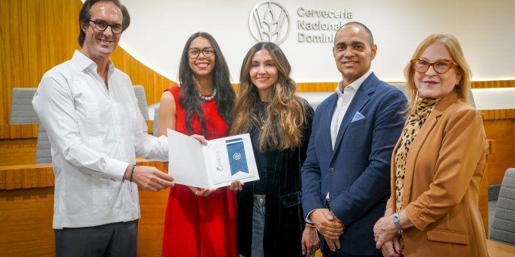 Cervecería Nacional Dominicana y Barna sellan alianza de cinco años para fortalecer talento y liderazgo