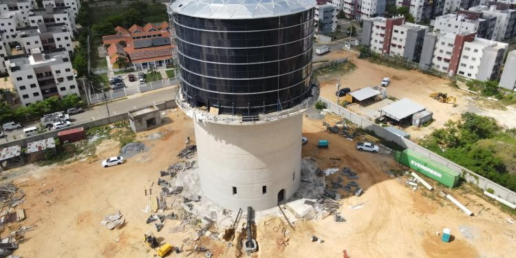 Ciudad Juan Bosch ampliará en 94 % su reserva de agua con nuevo depósito en fase final