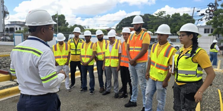 EDENORTE lleva a estudiantes del INFOTEP a conocer en tiempo real cómo opera la red eléctrica del Cibao