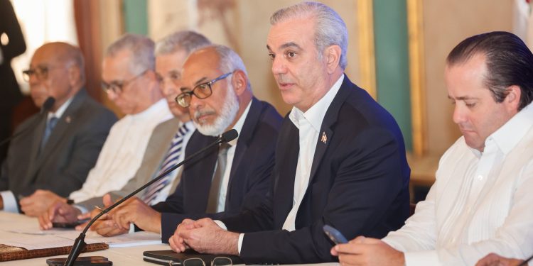 Gobierno convierte RD$2,000 millones recuperados de la corrupción en 40 obras deportivas en 15 provincias