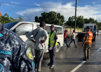 INTRANT retiene cinco autobuses en Friusa por transporte irregular de ciudadanos haitianos