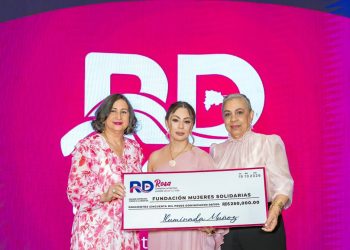 Iluminada Muñoz entrega RD$500 mil a fundaciones y lanza campaña RD Rosa 2026 contra el cáncer